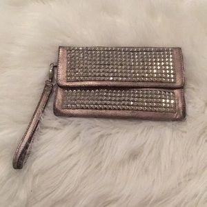 Sliver studded clutch